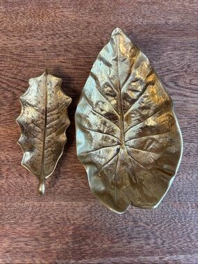 Vintage Virginia Metalcrafters Taro Leaf and Holly Leaf Trays Set (2)